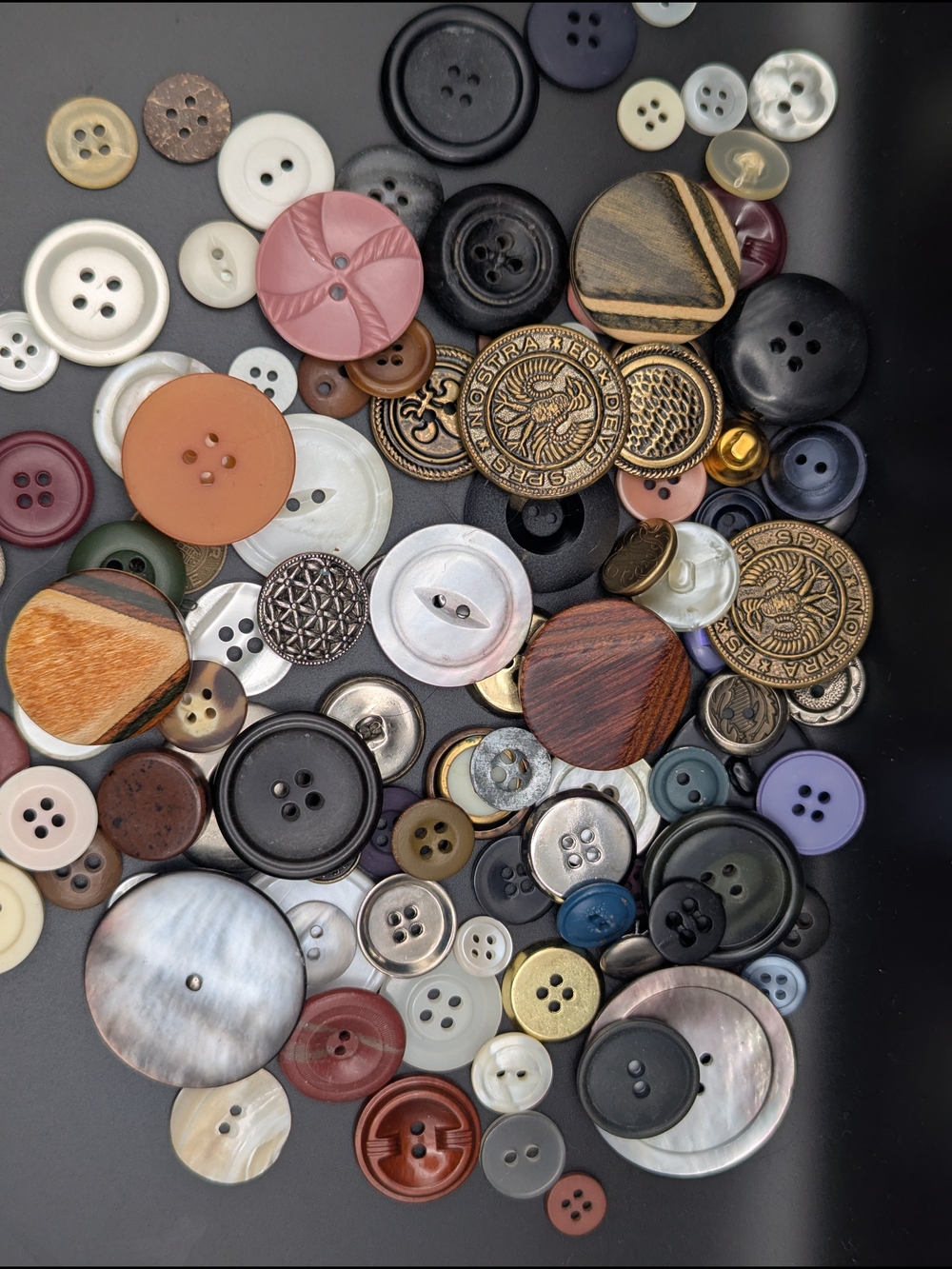 Lot Of Buttons. Vintage Buttons- Mother Of Pearl - Retro Buttons- Metal Buttons. - Picture 3 of 12
